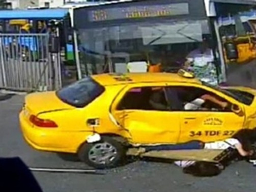 Kübra'nın bacağı 4.5 saatte dikildi