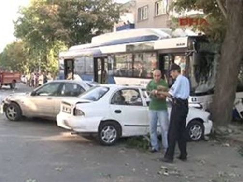 Bir otobüs kazası da Ankara'dan