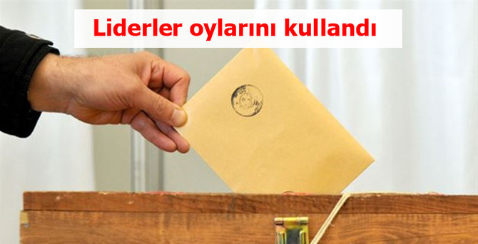 Liderler oylarını kullandı