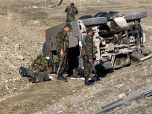 Kars'ta kaza: 12 asker yaralı