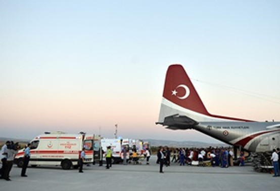 Yaralı Filistinliler uçakla Türkiye'ye getiriliyor