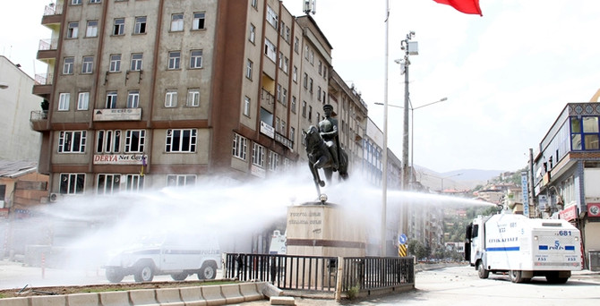 Lice'de "Atatürk heykeli"ne saldırı