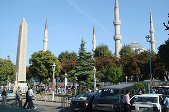 "İstanbul'un tarihi mirası tehlike altında değil"