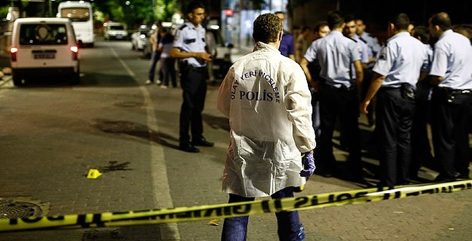 Diyarbakır'da silahlı saldırıya uğrayan polis şehit oldu