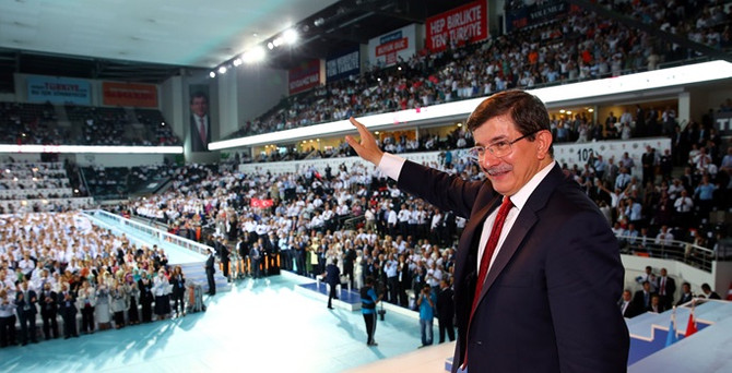AK Parti'nin yeni genel başkanı Davutoğlu