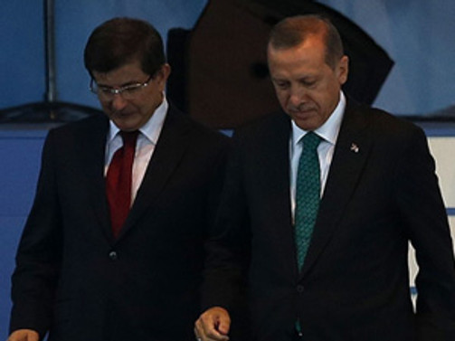 FT: Davutoğlu, Erdoğan'ın gölgesinde olacak
