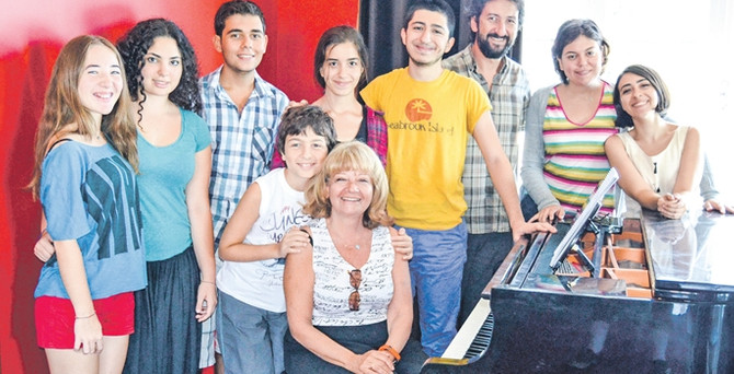 Usta piyanist İdil Biret ve genç yetenekler Cunda’da çalıyor