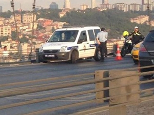 İntihar girişimi trafiği felç etti