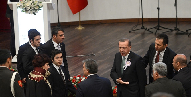 Hükümet adli yıl açılışına el atıyor