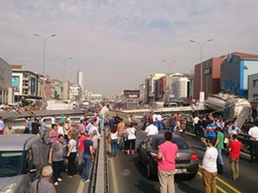 Avcılar'da üst geçiti yıkan sürücü tutuklandı