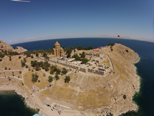 Akdamar Kilisesi'ndeki beşinci ayin