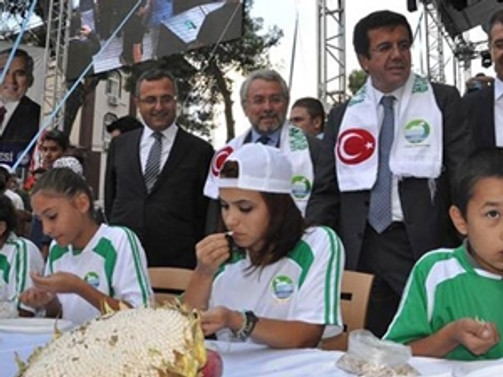 Startı Zeybekci verdi
