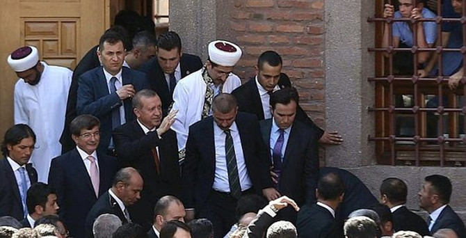 NYT, Erdoğan ve Davutoğlu fotoğrafı için düzeltme yayımladı