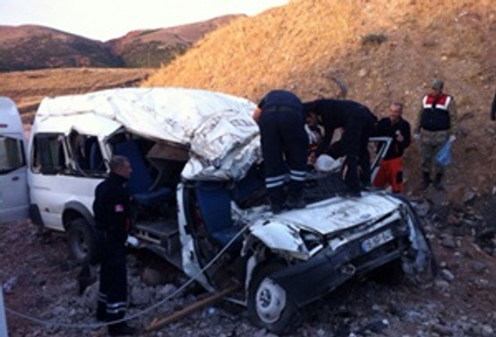 Malatya'da minibüs devrildi: 6 ölü