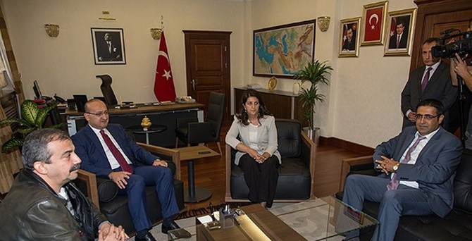 Akdoğan, HDP heyetiyle görüştü