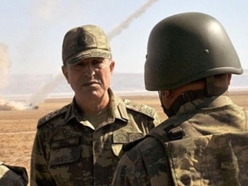 Orgeneral Akar sınırda birlikleri denetliyor
