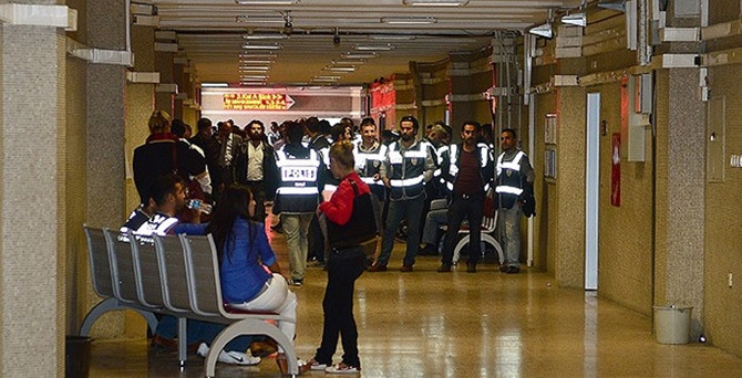 Usulsüz taltif soruşturmasında 3 polise tutuklama
