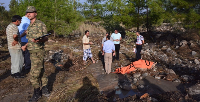 Hatay'da sel can aldı!