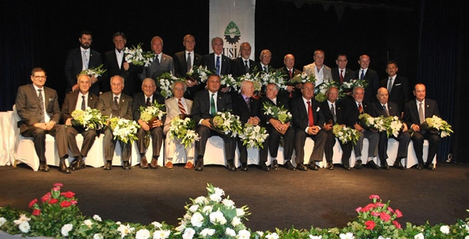 BUSİAD’ın kadim üyelerine plaket verildi