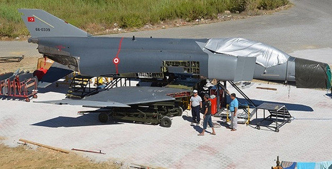 F-4 savaş uçağı sahilde sergilenecek