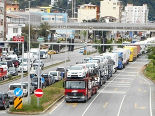 Sınırda 7,5 kilometrelik TIR kuyruğu