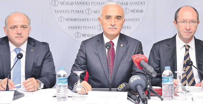 Eylülde hizmet geriledi, sanayi kıpırdadı