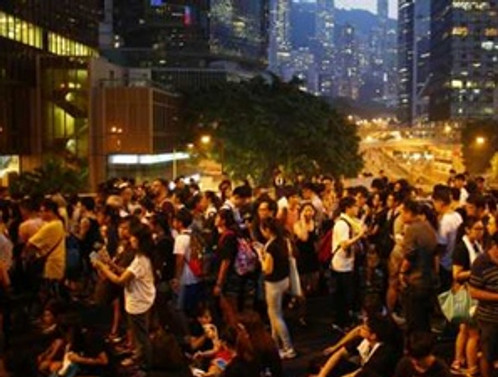 Hong Kong'daki endişeli bekleyiş sürüyor