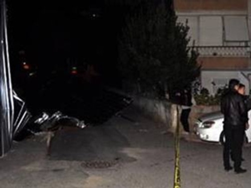 Üsküdar'da yol çöktü