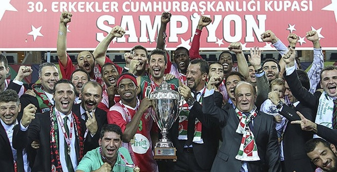 Baskette en büyük kupa Pınar Karşıyaka'nın