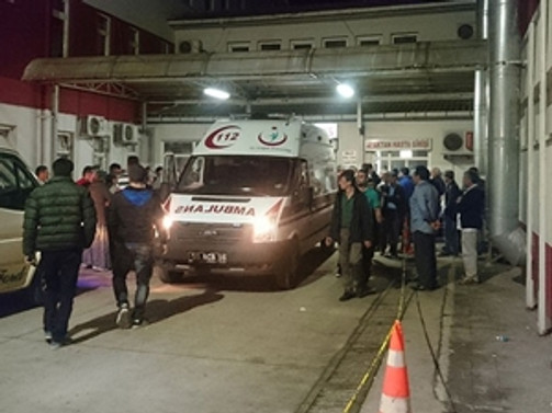 Minibüs uçuruma yuvarlandı: 10 yaralı
