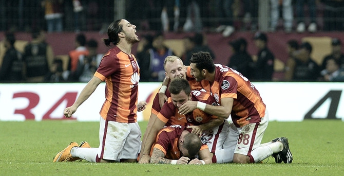 Sneijder Fenerbahçe'yi yıktı!
