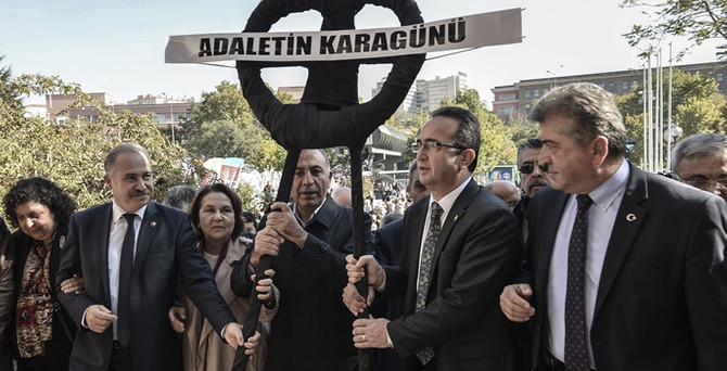 CHP'den 'Adaletin kara günü' eylemi
