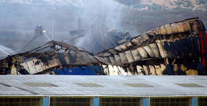 Halkalı Gümrüğü 2 saat alevlerle boğuştu!