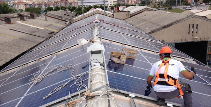 Şirketler artık kendi elektriğini üretiyor