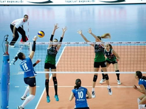 VakıfBank sezona galibiyetle başladı