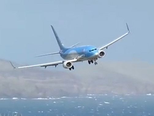 Usta pilot uçağı böyle indirdi!