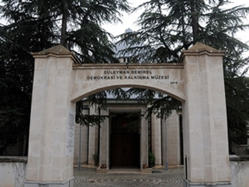 Süleyman Demirel Demokrasi ve Kalkınma Müzesi açıldı