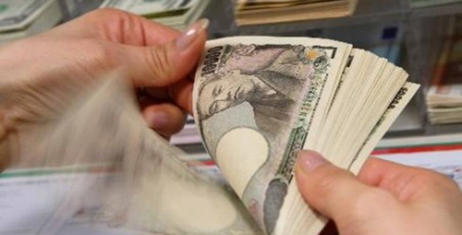 Fitch, Japonya'nın notunu düşürdü