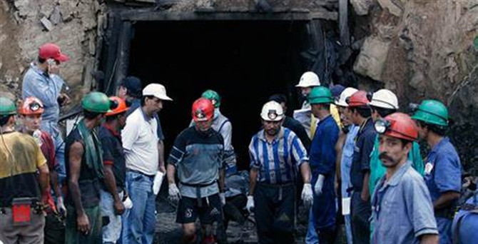 Kolombiya'da madeni su bastı: 12 işçi mahsur