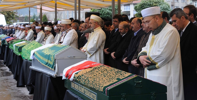 Ölen 14 işçi için cenaze töreni düzenlendi
