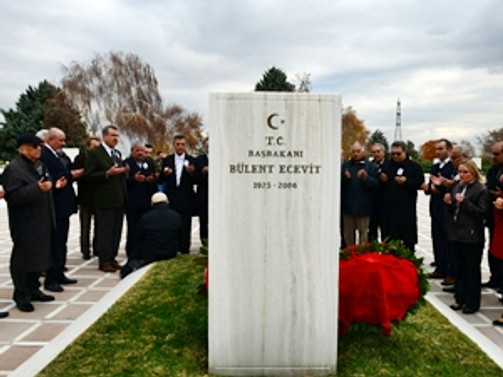 Ecevit mezarı başında anıldı