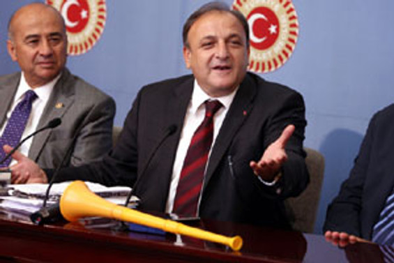 Vural'dan 'vuvuzelalı' tepki