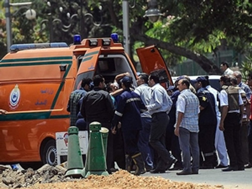 Trende bomba patladı: 2 polis öldü!