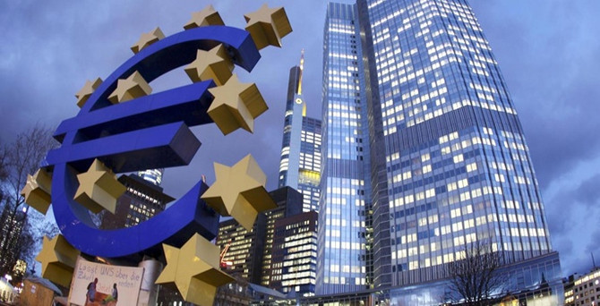 Euro Bölgesi'ne 'zayıflama' uyarısı