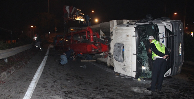 Beton pompası devrildi: 2 yaralı!