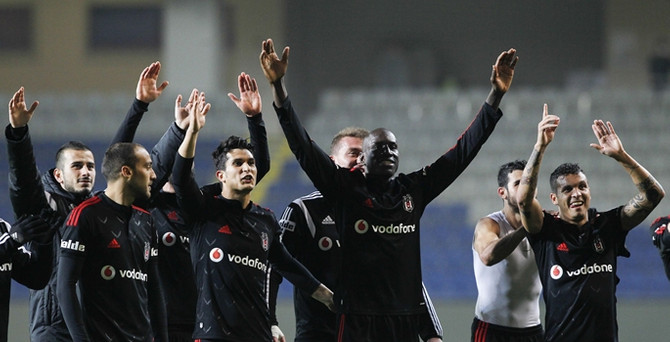 Başakşehir'de 3 gol, 2 kırmızı!