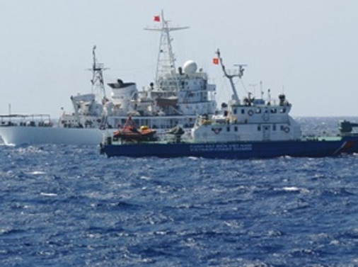 Vietnam'da iki gemi çarpıştı