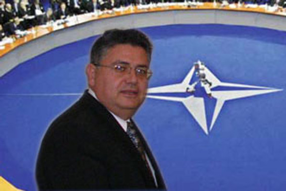 NATO'ya Türk yönetici