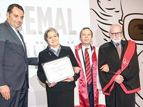 'Romanlarım yaşam gibi doğru söylesin'