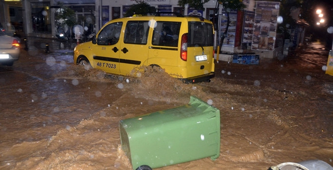 Bodrum'da yağmur hayatı felç etti